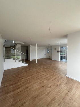 Wohnzimmer - Attraktive Doppelhaushälfte mit gehobener Innenausstattung