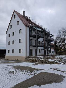 Haupthaus - 3 Zimmer Etagenwohnung zur Miete in Pleiskirchen