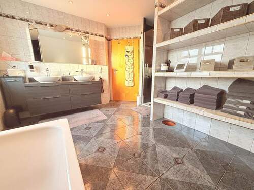 mit Wäscheschacht - 