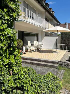 Terrasse (Sommeraufnahme) - Mehrfamilienhaus, Wohnhaus in Zirndorf