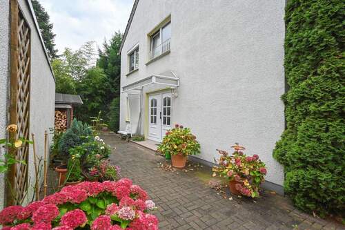 Hauseingang - 6 Zimmer Mehrfamilienhaus, Wohnhaus zum Kaufen in Mülheim an der Ruhr