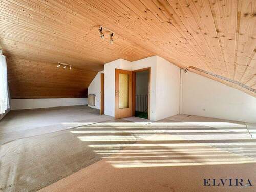 Zimmer im Dachgeschoss - 