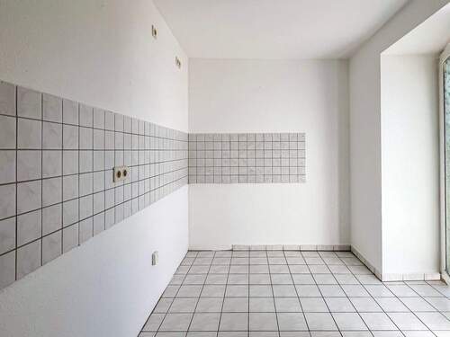 Küche mit Balkonzugang - 