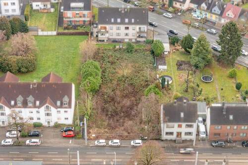 Drohnenaufnahme Straßenseite - Entwicklungspotenzial in Bestlage und innenstadtnah: ca. 1.342 m² Baugrundstück in Dortmund-Brackel