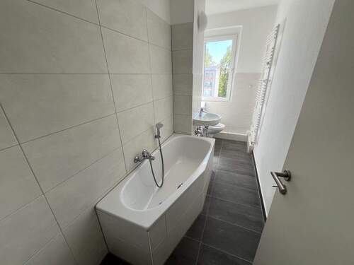 Bad - Etagenwohnung mit 49,30 m&sup2; in Eisenhüttenstadt zur Miete