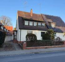 Stark sanierungsbedürftige Doppelhaushälfte für RENOVIERUNGSPROFIS - Bubenreuth