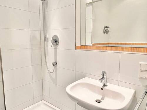 Badezimmer Ansicht 1.jpg - 