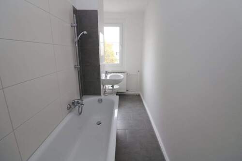 Bad mit Wanne - Auf die Plätze...fertig...mieten!!! Große 3-RW mit Wanne u. Balkon...