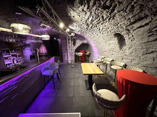 Lounge Bar - 