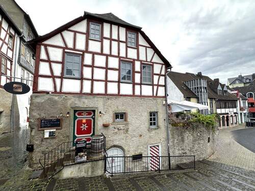 Straßenansicht - Voll vermietetes Wohn- und Geschäftshaus in der schönen Altstadt von Limburg