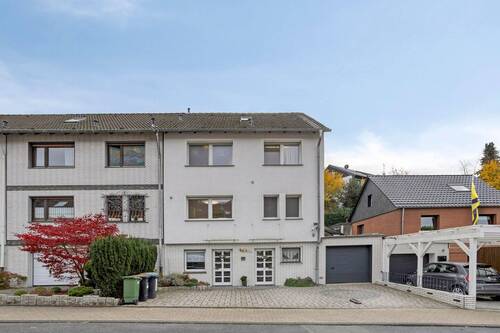 Außenansicht - 7 Zimmer Reihenendhaus zum Kaufen in Mülheim an der Ruhr