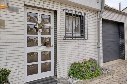 Haustür - 7 Zimmer Reihenendhaus in Mülheim an der Ruhr