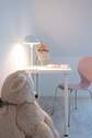 Detail Kindertisch mit Lampe - 
