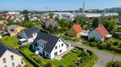 Luftbild mit Visualisierung zur Gartengestaltung - Doppelhaushälfte mit 127,00 m&sup2; in Rostock zum Kaufen