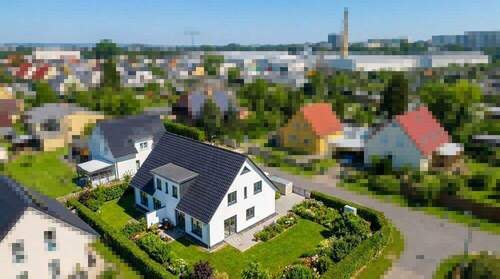 Luftbild mit Visualisierung zur Gartengestaltung - Doppelhaushälfte mit 127,00 m&sup2; in Rostock zum Kaufen