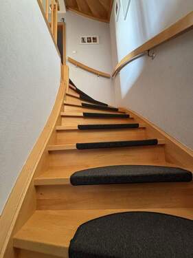 Treppe ins 1 OG - 