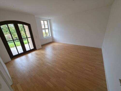 20251027_104931.jpg - 2-Raum Wohnung ## Einbauküche ## Terrasse ## Stellplatz