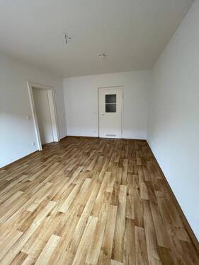 Wohnzimmer 1.jpeg - 2-Zimmer-Wohnung im Nürnberger Süden