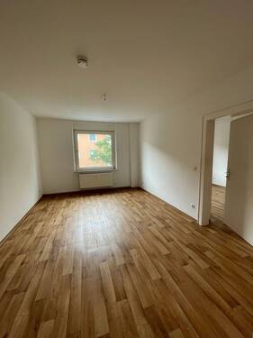 Wohnzimmer 2.jpeg - 2 Zimmer Etagenwohnung zur Miete in Nürnberg