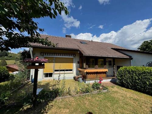 Hausansicht-Terrasse - 1 Zimmer Mehrfamilienhaus, Wohnhaus zum Kaufen in Lenzkirch
