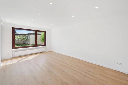 Wohnzimmer 1 - 2 Zimmer Etagenwohnung zum Kaufen in Dettenhausen