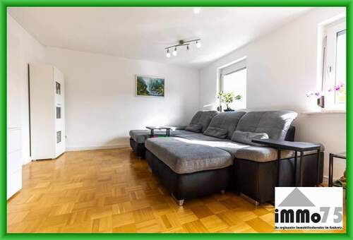Wohnzimmer - 7 Zimmer Einfamilienhaus zum Kaufen in Mühlacker