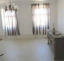 Preisgünstig - Teilsanierte 4-Zimmer Wohnung mit Gartenanteil zentral in Rot am See