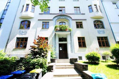 Hauseingang - ...WG-LIEBHABER GESUCHT... - 480,00&nbsp;EUR Kaltmiete, ca.&nbsp; 83,00&nbsp;m&sup2;&nbsp;Wohnfl&auml;che