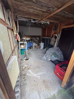 Abstell-/Lagerfläche in den Nebengelassen - 