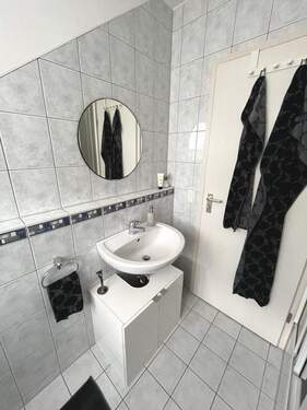 Gäste-WC mit Dusche - 