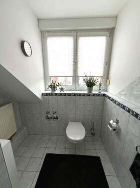 Gäste-WC mit Dusche - 