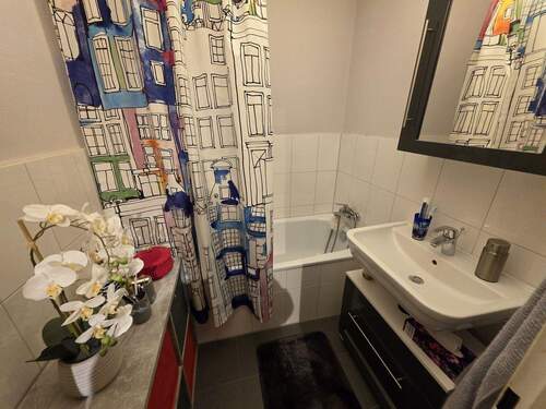 Bad Badewanne mit Dusche - 