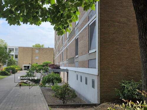 Hauseingang - 3,5-Zimmer-Eigentumswohnung mit unverbaubarem Waldblick-inkl. Tiefgarageneinstellplatz