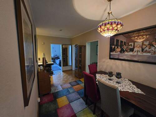 Essdiele Sicht Richtung Straße - 