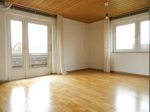 Schlafzimmer im OG mit Balkonzugang - 