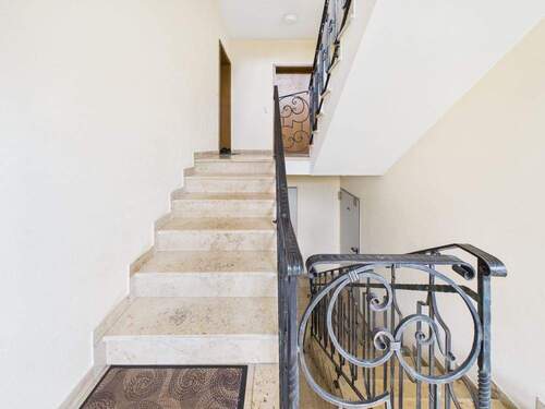 Treppenhaus - Etagenwohnung mit 78,30 m² in Bad Reichenhall zur Miete