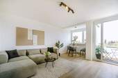 Wohnzimmer - Helle 2-Zimmer-Wohnung, Erstbezug nach Sanierung, provisionsfrei