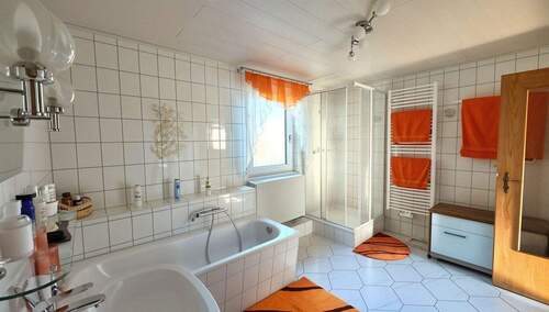Badezimmer (1. OG) 10,26 m² - 