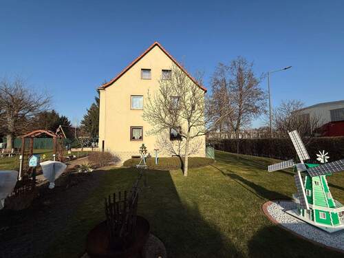 Seitenansicht - 7 Zimmer Mehrfamilienhaus, Wohnhaus zum Kaufen in Radebeul