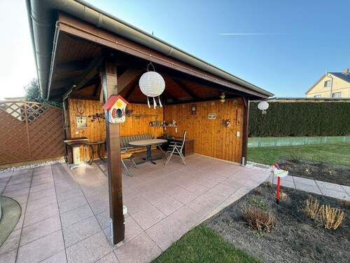 Sitzecke im vorderen Garten - 