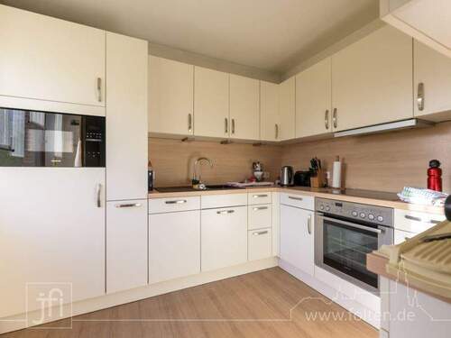 EG Küche mit moderner EBK - 