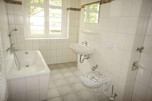 Bad - Etagenwohnung mit 52,20 m&sup2; in Chemnitz zur Miete