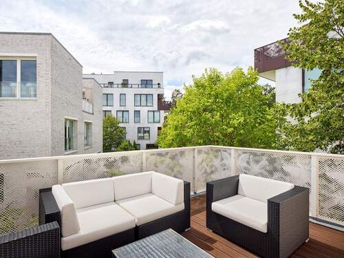Terrasse im Obergeschoss - 4 Zimmer Einfamilienhaus in Berlin