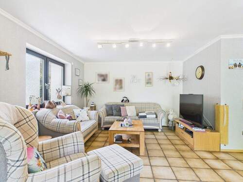 Wohnbereich - Mehrfamilienhaus, Wohnhaus mit 370,00 m&sup2; in Stadtlauringen / Ballingshausen zum Kaufen