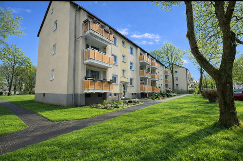 Hausansicht - Renovierte 2,5-Zimmer-Wohnung mit Balkon und 3-Zimmer-Potenzial in Bochum