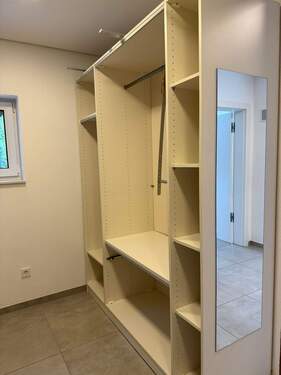 ANKLEIDEZIMMER - 