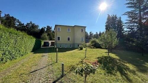 straßenseitige Ansicht - 6 Zimmer Mehrfamilienhaus, Wohnhaus zum Kaufen in Güstrow