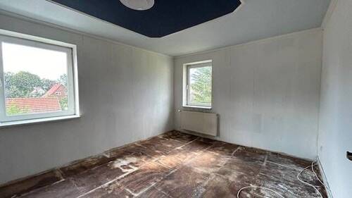 Zimmer 2. OG - Mehrfamilienhaus, Wohnhaus mit 180,00 m&sup2; in Güstrow zum Kaufen