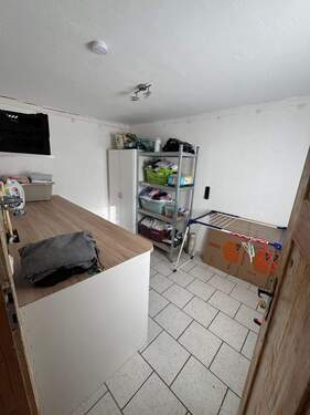 Wasch- und Trocknerraum neben dem Badezimmer - 