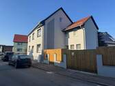 Grundstückszufahrt - 9 Zimmer Einfamilienhaus in Erfurt